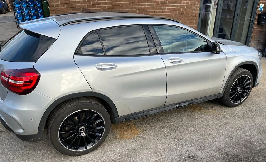 Mercedes GLA alloy wheel refurb in black
